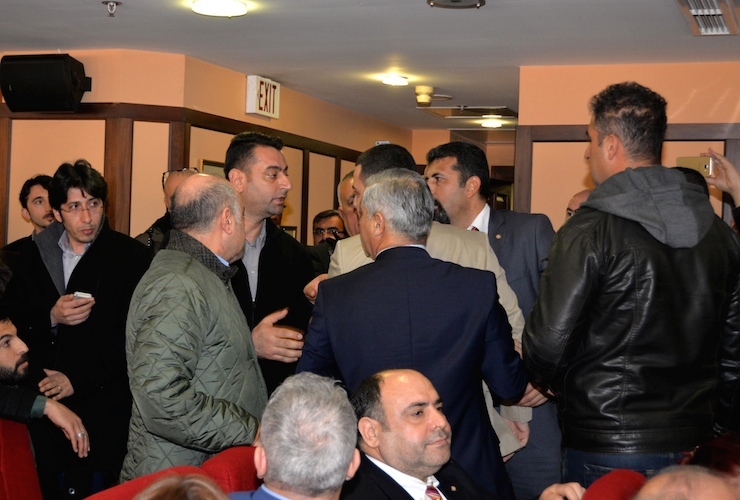 metin feyzioglu protesto1