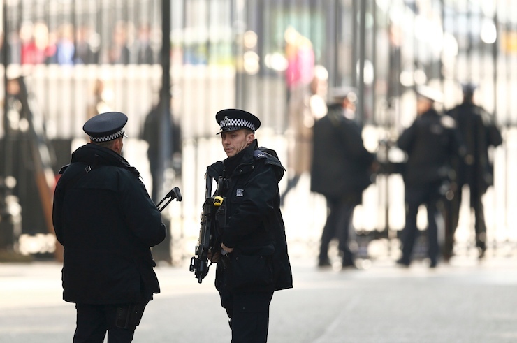 Armed police stand on guard at Downing Street in London, Britain March 22, 2016. Britain's Prime Minister David Cameron said he would chair a crisis response meeting following explosions in Brussels on Tuesday. REUTERS/Eddie Keogh