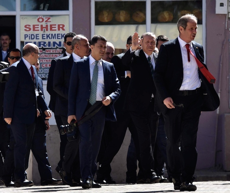 CUMHURBASKANI RECEP TAYYIP ERDOGAN, ISTIKLAL MARSI’NIN KABULUNUN 95’INCI YILDONUMU, ISTIKLAL MARSI’NIN YAZARI MEHMET AKIF ERSOY’U ANMA VE 1’INCI BILIM VE SANAT ODULLERI TORENLERINE KATILMAK UZERE BURDUR’A GELDI. ERDOGAN, CUMA NAMAZINI KILMAK ICIN BURDUR KENT MERKEZINDEKI ULU CAMI’YE GECTI. (fOTO:AKIF ARICI/BURDUR-DHA)