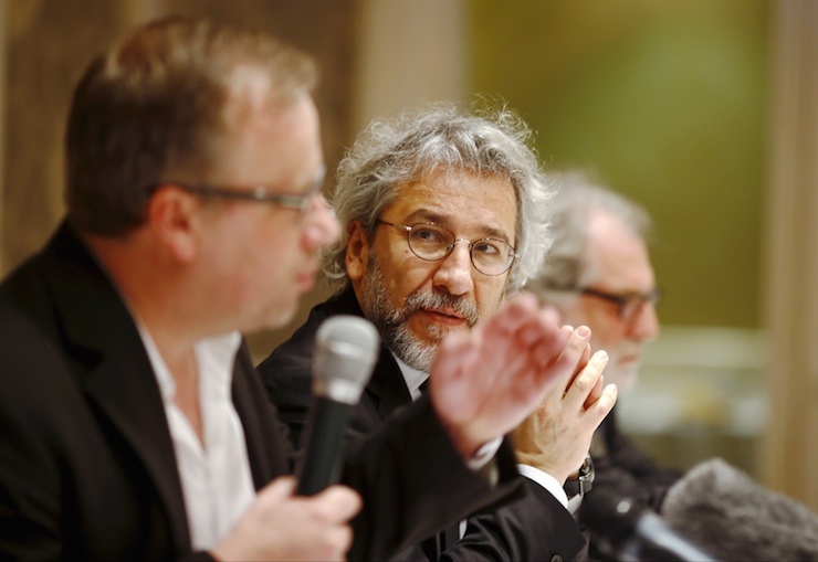 Can Dundar, the editor-in-chief of secularist opposition newspaper Cumhuriyet attends a news conference in Istanbul, Turkey, March 2, 2016. REUTERS/Osman Orsal
