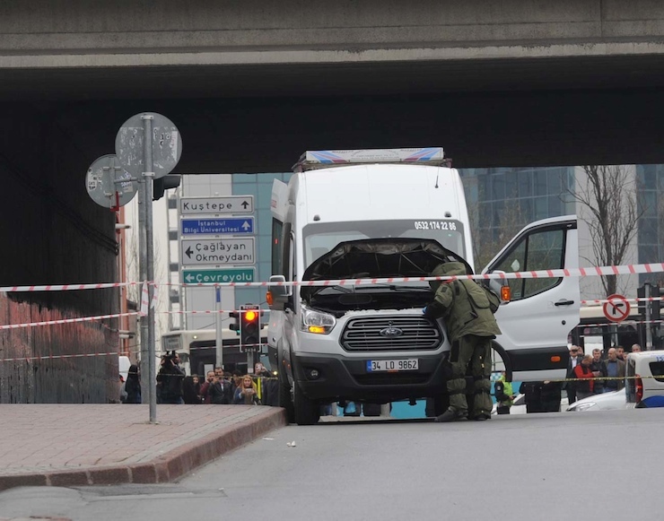SISLI'DE SUPHELI MINIBUS PANIGIFOTO MUSTAFA OZDABAK/ISTANBUL,(DHA)