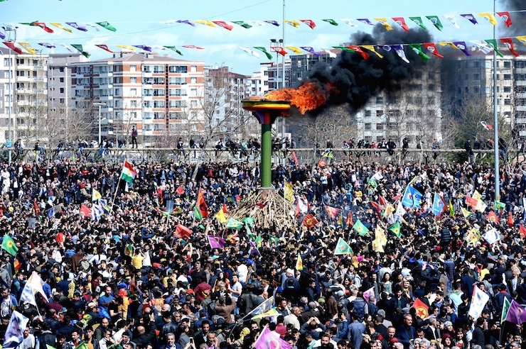 Kutlamalar, Nevruz ateşinin yakılmasıyla devam etti.