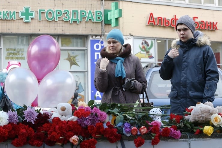 People commemorate murdered child in Moscow