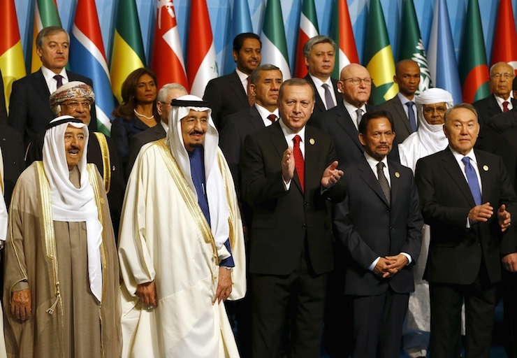 Turkish President Erdogan poses with leaders of the IOC member states during the Istanbul Summit