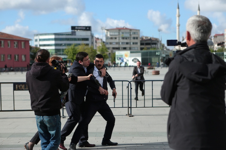 İlk müdahale Dündar'ın eşi ve CHP'li vekilden