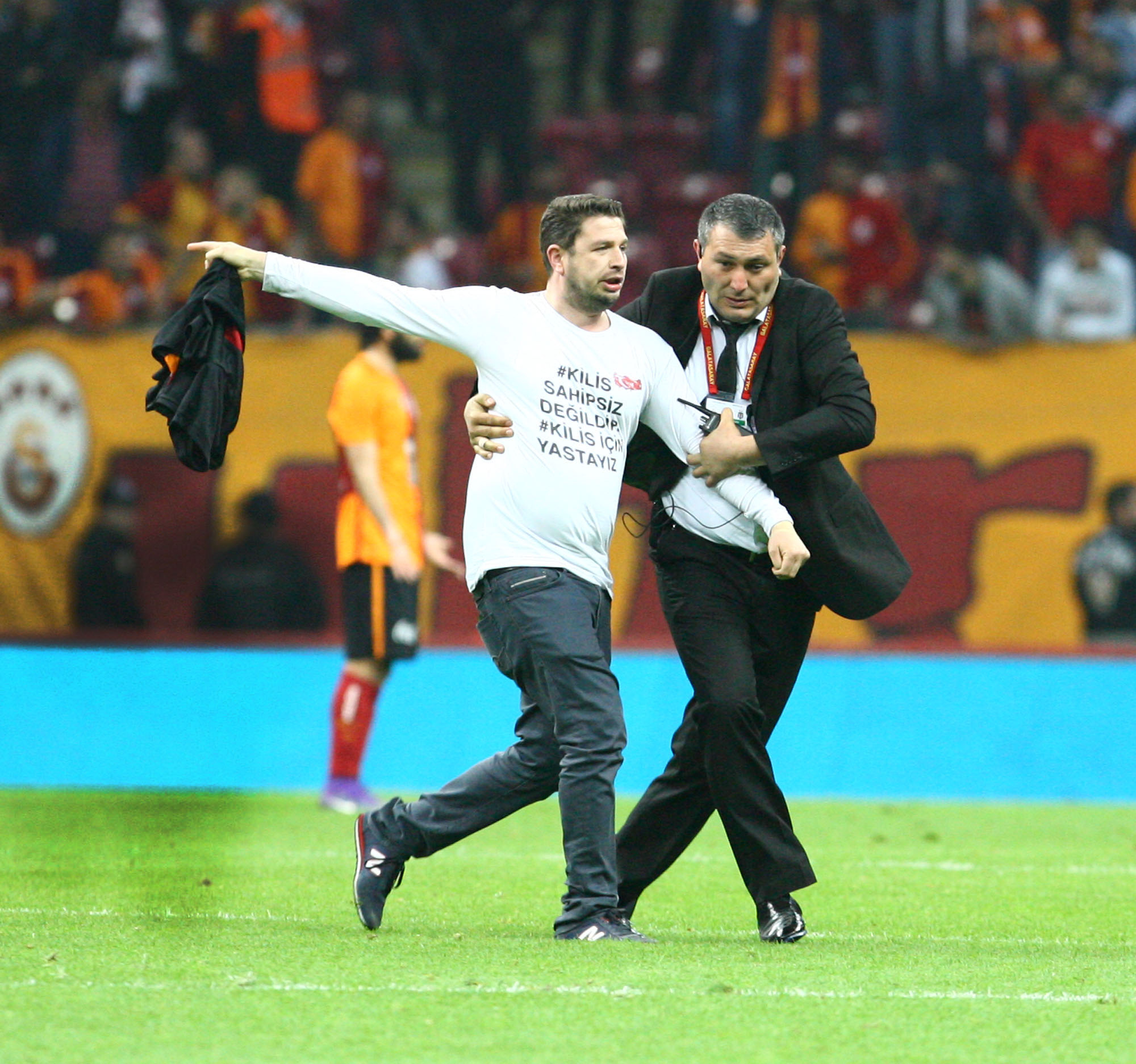 DERBIDE SAHAYA GIREN TARAFTARDAN 'KILIS' EYLEMI (MESUT ISIK - BUSRA KAYA - DHA - ISTANBUL)