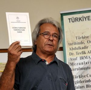 TURKIYE ORMANCILAR DERNEGI BATI AKDENIZ SUBESI BASKANI PROF. DR. TUNCAY NEYISCI, KUMLUCA YANGININDA EN AZ 1000-1200 HEKTAR, ADRASAN'DA ISE EN AZ 450-500 HEKTAR ALAN YANDIGINI ONE SURDU.(FOTO:SULEYMAN EKIN/ANTALYA-DHA)