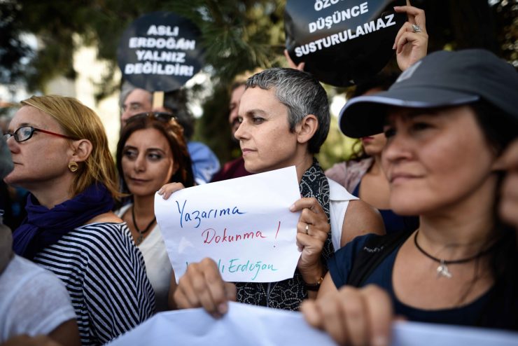 MILLETVEKILLERI OZGURLUK NOBETINDE