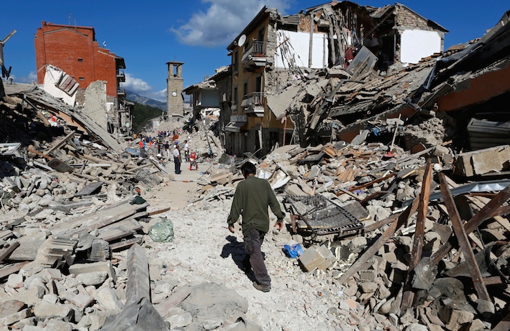 italya deprem foto
