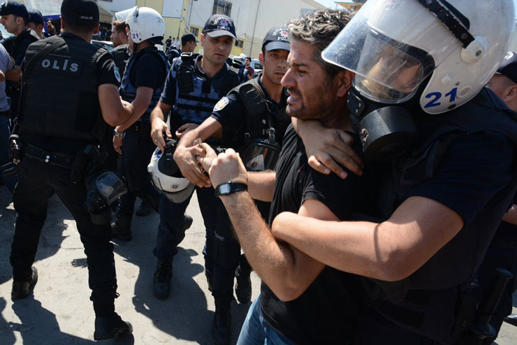 İşten çıkarılan öğretmenler Diyabakır'da eylem yapmıştı. (Fotoğraf: DİHA)