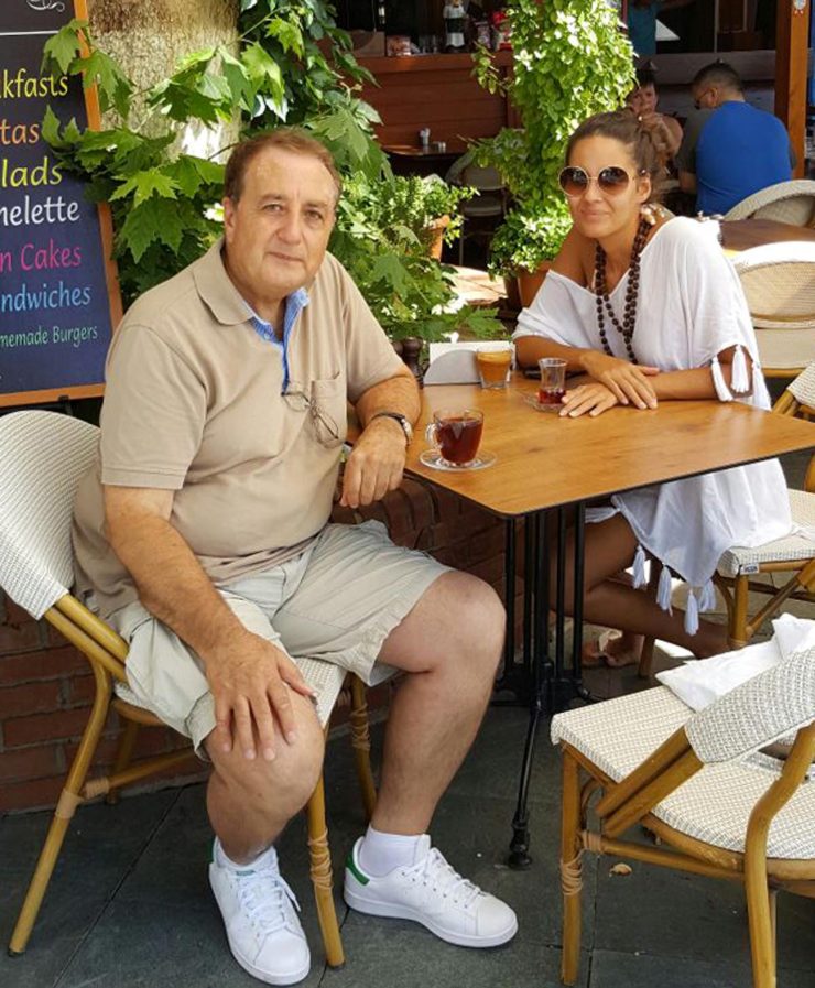 Baba Eyvaz Özdemir (solda) ile kızı Fulya Özdemir.