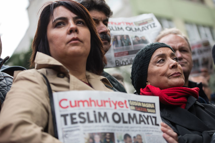 cumhuriyet-sanatci-destek