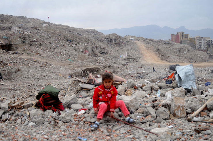 Şırnak'ta, güvenlik güçleri ile PKK'lıların çatıştığı mahallelerde büyük yıkım var. (Fotoğraf: Reuters) 