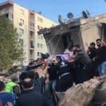 İzmir'deki depremde yıkılan 7 katlı binadan yaralılar kurtarıldı