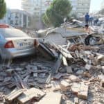 İzmir'de deprem