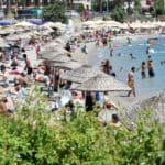 Turizm merkezlerinde normalleşme sürecinin ilk kısıtlamasız pazar gününde sahillerde yoğunluk oluştu