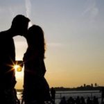 partnerler-çift-öpüşme-romantik-Reuters