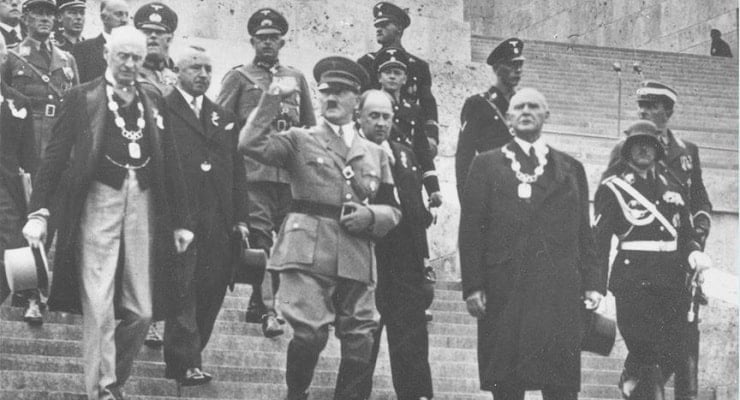 Almanlar yeni yapılan bir arama motoruyla ailelerinde Nazi olup olmadığını sorguluyor