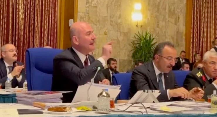 Soylu, HDP'lilere laf yetiştirirken İsmail Çataklı simit keyfinde (YouTube)