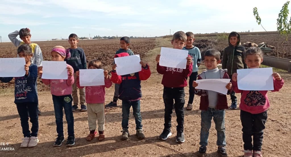 Şanlıurfa'da servis gönderilmeyen öğrenciler çareyi basın açıklaması yapmakta buldu (Twitter)