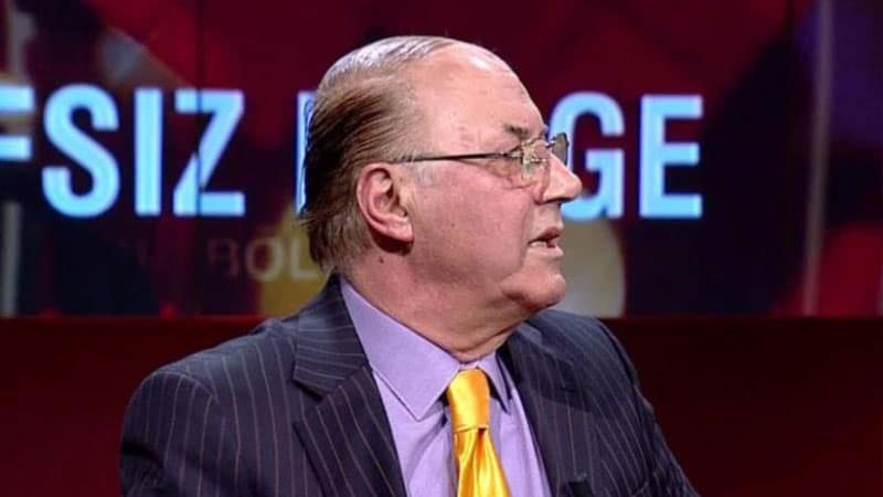 Türkiye yazarı Batırel, Acemoğlu'nu ırkçı sözlerle hedef aldı. (YouTube)