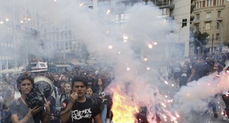Yunanistan polisin vurduğu çocuk için eylemde. (AA-Arşiv)