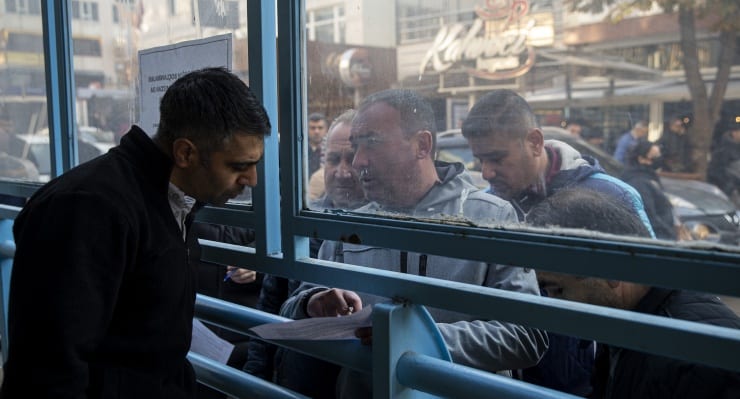 EYT hakkındaki kanun teklifi TBMM Başkanlığı'na sunuldu. (AA)