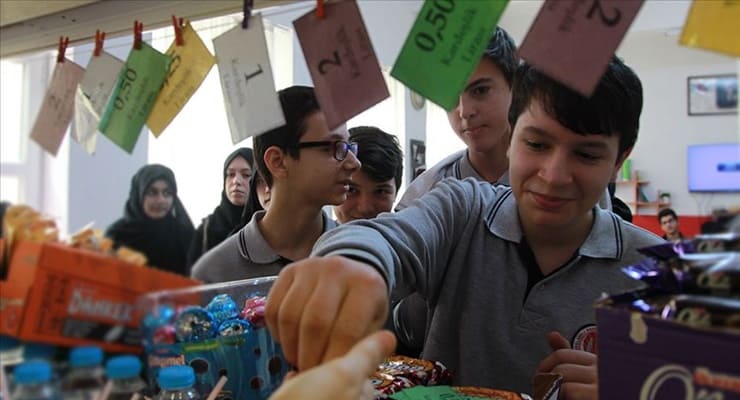 İstanbul'da 100 bin öğrenciye verilecek: 'Kantin kart' için şartlar belli oldu