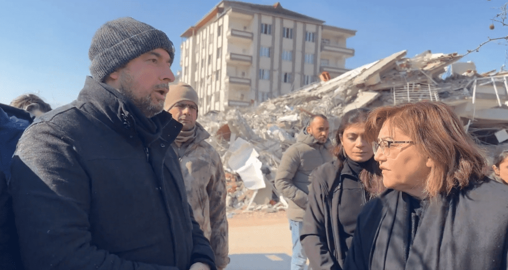 Fatma Şahin ve yanındaki AKP birbirini teselli etti. (Twitter)