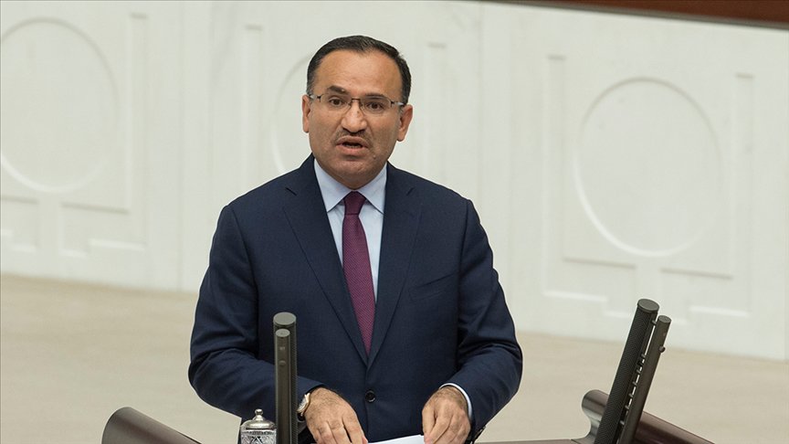 Bekir Bozdağ, TBMM'de torba yasayı övmüştü. (AA)