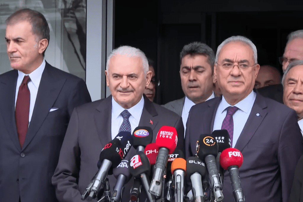 AKP’liler DSP’ye teklif götürdü. (AA)