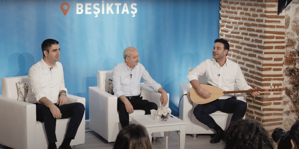 Kemal Kılıçdaroğlu, Beşiktaş'ta gnçlerle buluştu. (Twitter)