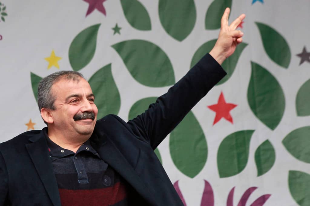 Sırrı Süreyya Önder, Yeşilk ve Sol Parti'den İstanbul milletvekili adayı oldu. (HDP)