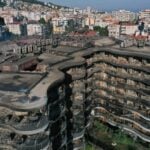 İzmir'de sitede çıkan yangın kontrol altına alındı