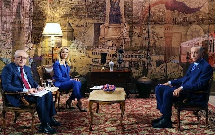 Tayyip Erdoğan, TRT'de de bu montajları anlattı. (AA)