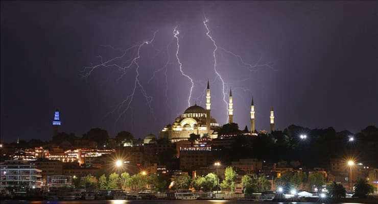 Saat verildi: İstanbul için sağanak yağış uyarısı