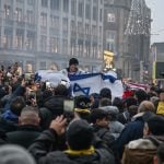 Ajax-Maccabi Tel Aviv maçı öncesinde İsrailli taraftarlar Filistin destekçilerine saldırarak olay çıkardı