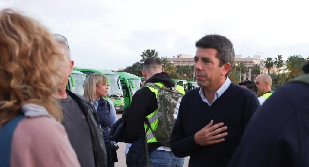 İspanya’nın Valencia bölgesinde 216 kişinin öldüğü sel felaketi ardından özerk hükümet başkanı Carlos Mazon istifa taleplerine karşı direniyor.