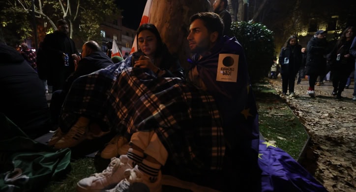 Gürcistan'da seçim sonuçlarını kabul etmeyen muhalifler sokakta