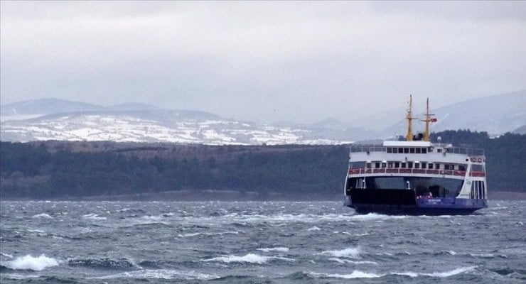 Fırtına uyarısı: Kuzey Ege'de bazı feribot seferleri iptal
