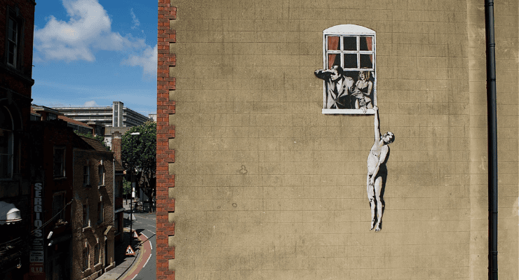 Emlakçıdan satılık bina: Banksy duvar resimli