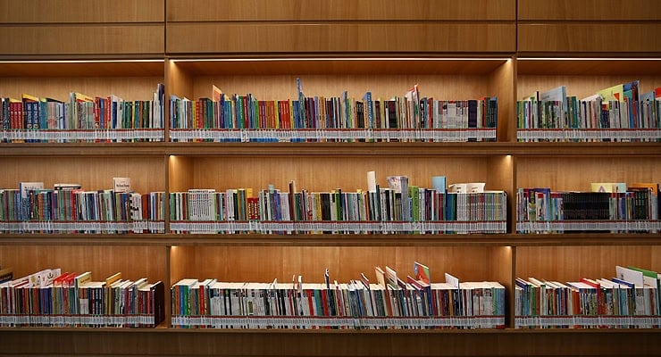 Okumaya değer üç kitap eleştirisi