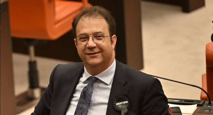 CHP Kars Milletvekili İnan Akgün Alp, partiden kesin ihraç talebiyle disipline sevk edildi.