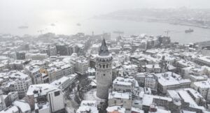 İstanbul'a kar geliyor: Sıcaklıklar 22 derece düşecek