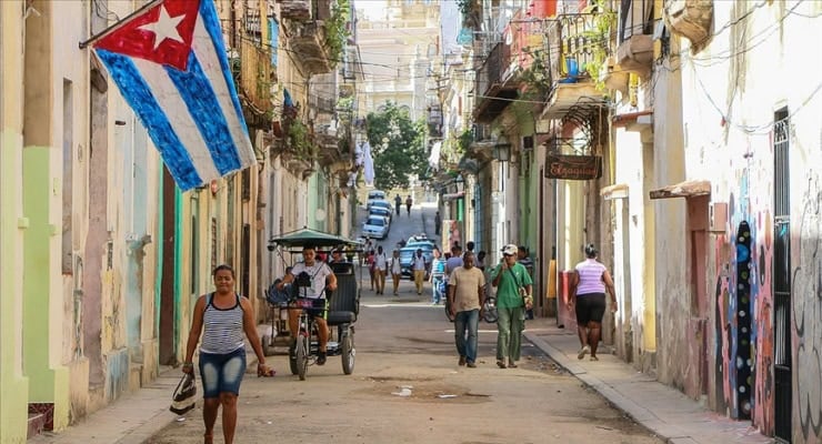 ABD, Küba'yı 'boğuyor': Uluslararası uçaklara yakıt verilmeyecek
