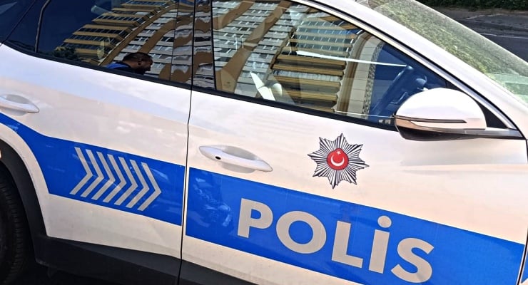 13 aracın lastiğini kesen iki çocuk gözaltında