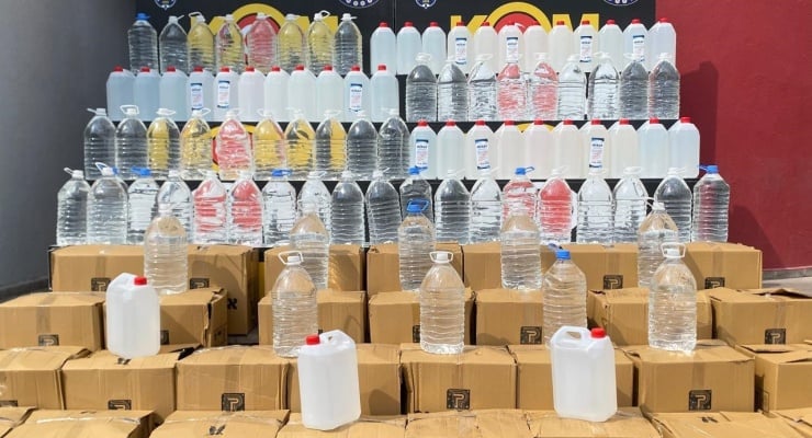 Adana'da 2 ton kaçak etil alkole el konuldu
