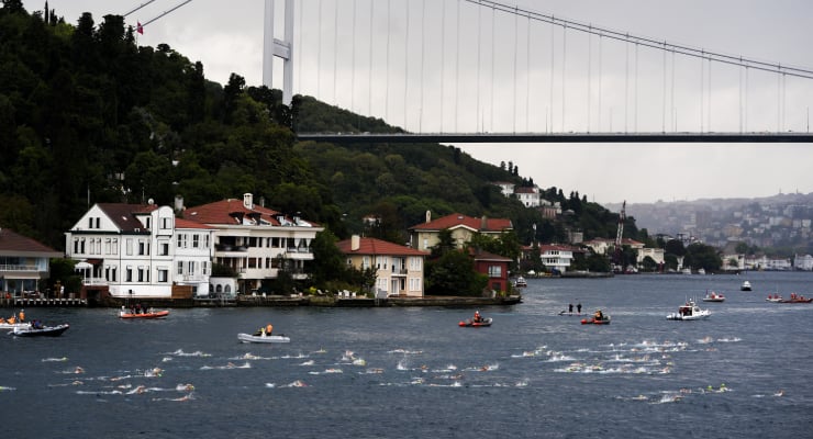 Rus yüzücü, İstanbul Boğazı'ndaki yarışta kayboldu