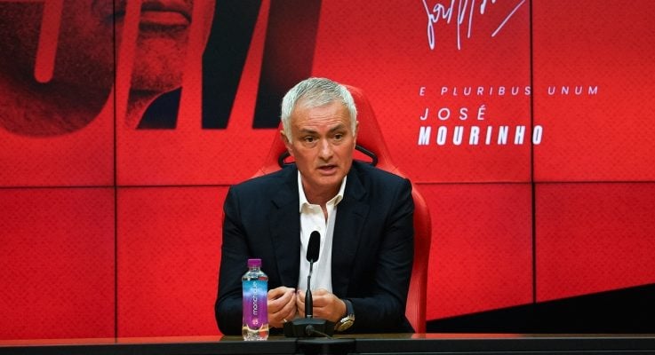 Mourinho: Fenerbahçe'de şampiyonluk için oynama fırsatım olmadı