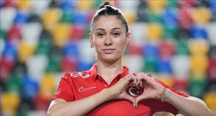 Milli atlet Aysel Önder, Avrupa rekoruyla dünya şampiyonu